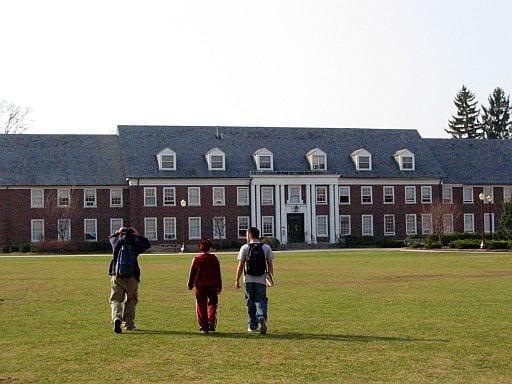 Fun Tips to Help Teenagers Find the Right College Fun Tips to Help Teenagers Find the Right College